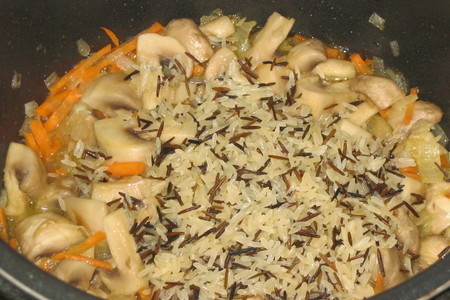 Вкусный рис с грибами и овощами в мультиварке-скороварке: шаг 4