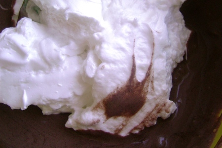 Пирожное черемуховое с суфле и карамельным штрейзелем: шаг 3