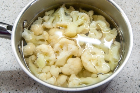 Крем-суп из цветной капусты с морепродуктами: шаг 1
