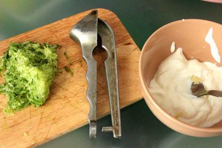 Картофельные крокеты с ветчиной и сыром под соусом дзадзики: шаг 8