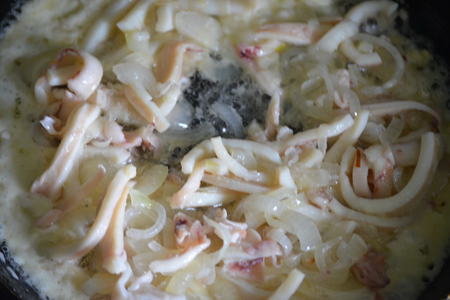 Кальмары с рисом в сметанном соусе: шаг 6