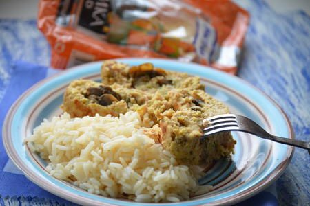 Рис с мясным рулетом из курицы и грибами: шаг 5