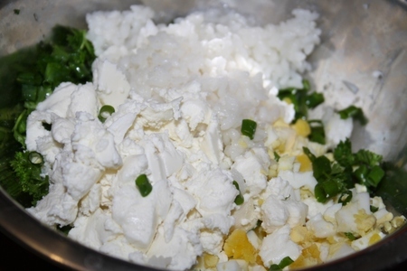 Пирожки-гриль с фетой, яйцом, зеленью и рисом: шаг 2