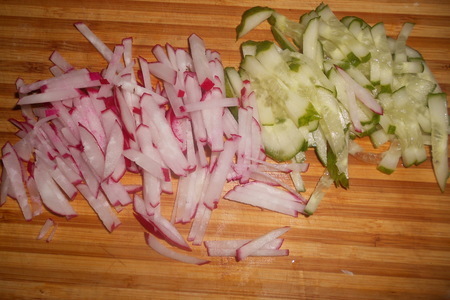 Овощной салат с рисом басмати микс в помидорных чашечках: шаг 3