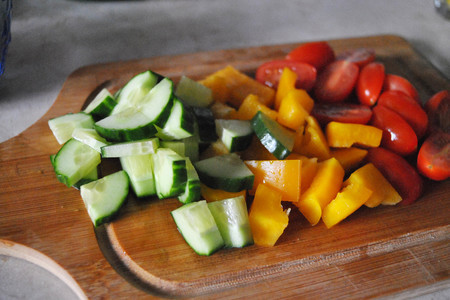 Легкий салат с рукколой,  перловкой и свежими овощами «настоящая жемчужинка»: шаг 2