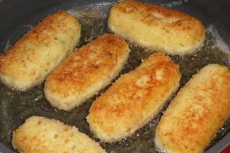 Картофельные палочки с сыром и зеленью : шаг 8