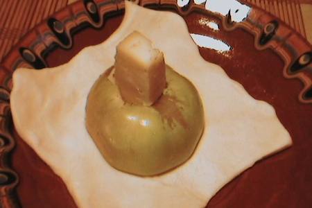 Яблоки с сыром в тесте: шаг 3