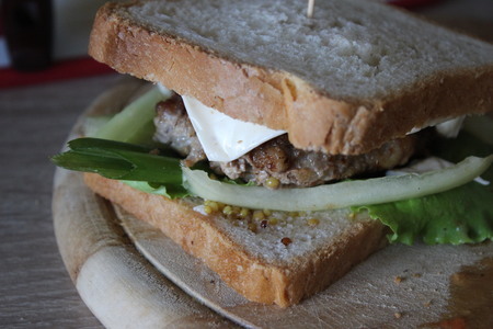 Сэндвич с котлетой  для пикника: шаг 7
