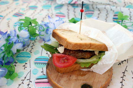Сэндвич с котлетой  для пикника: шаг 8