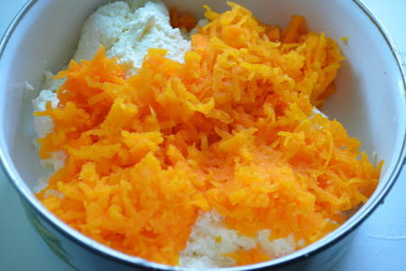 Морковные сырники с медом: шаг 3