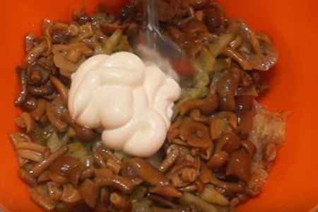 Вкуснейший салат с грибами. обалденный вкус, рекомендую! : шаг 3