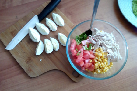 Салат с куриной грудкой и помидором.: шаг 2