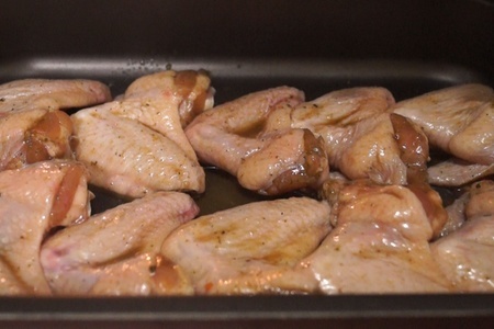 Очень удачный рецепт куриных крылышек с хрустящей корочкой. весь секрет в маринаде! : шаг 4