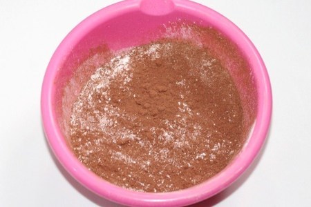 Сливочно-шоколадный кекс на кефире: шаг 1