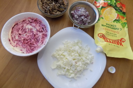 Салат со шпротами.: шаг 3