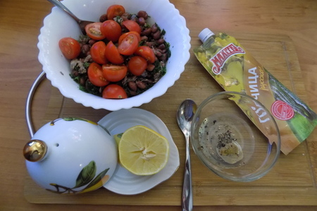 Салат с тунцом и красной фасолью: шаг 2
