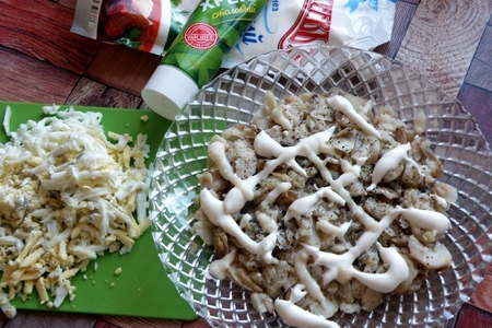 Салат с рыбой и грибами «поморский».: шаг 2