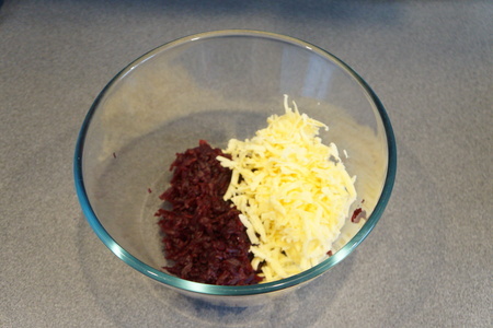Салат со свеклой и сыром: шаг 2