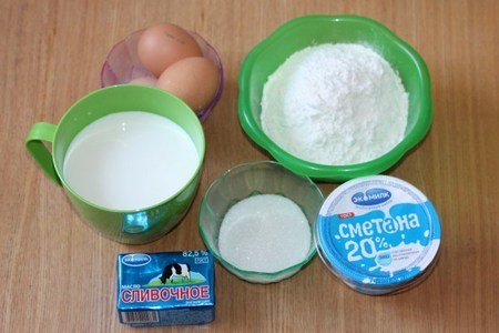 Блины молочные со сметанно-икорной начинкой: шаг 1