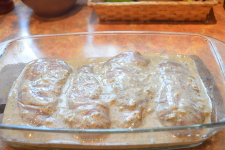 Ароматное куриное филе, запеченное в соусе из ряженки: шаг 5