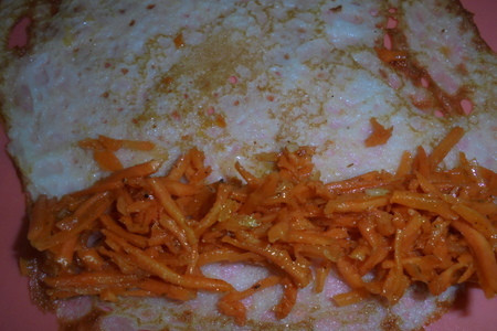 Блинные рулетики с морковью по-корейскм: шаг 5