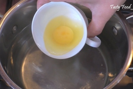  салат "лионский" с яйцом пашот. : шаг 3