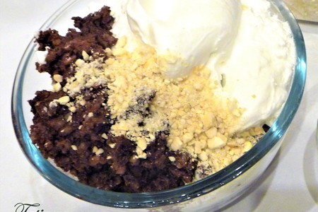 Десерт  из шоколадного риса со сливками и орехами: шаг 4