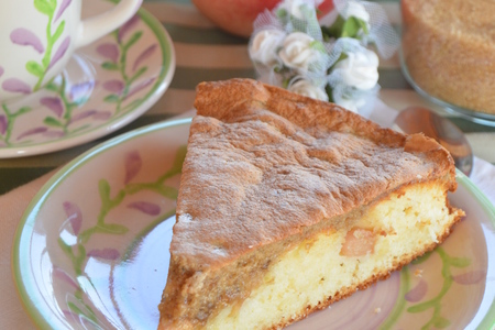 Бисквитный  пирог с яблоками и халвой: шаг 14