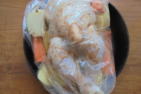 Запеченная курица с ассорти-маринадом махеев с овощами и пикантным соусом: шаг 5