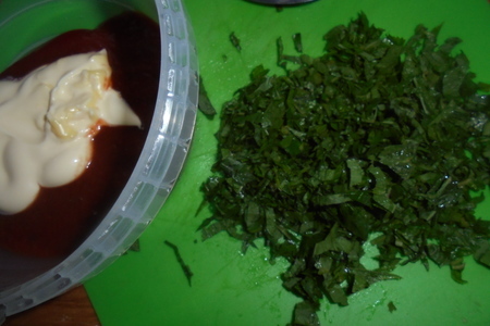 Запеченная курица с ассорти-маринадом махеев с овощами и пикантным соусом: шаг 7