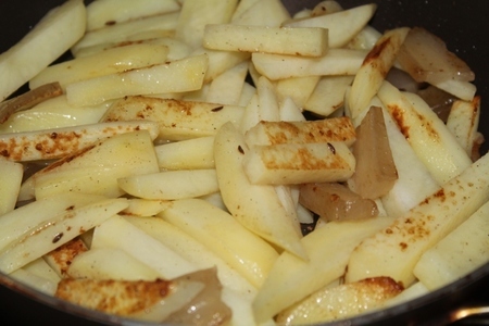 Картофель с салом и луком: шаг 3