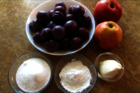 Удивительно вкусный пирог со сливой и яблоком на дрожжевом тесте: шаг 2