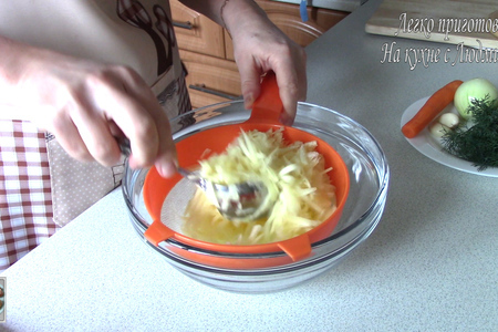 Нежные и сочные кабачковые котлеты! в духовке! легко приготовить!: шаг 1