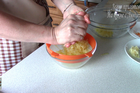 Нежные и сочные кабачковые котлеты! в духовке! легко приготовить!: шаг 2