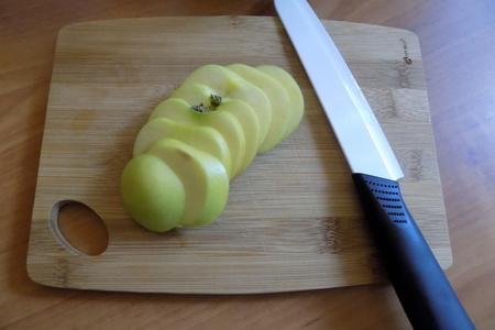 Десертные оладьи с цельными дольками яблок: шаг 4