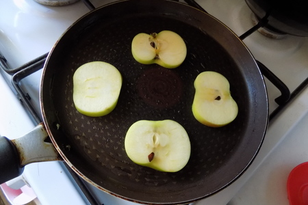 Десертные оладьи с цельными дольками яблок: шаг 5