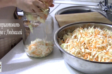 Вкусная и хрустящая маринованная капуста быстрого приготовления!: шаг 3