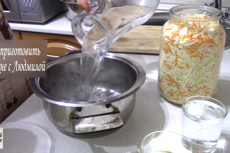 Вкусная и хрустящая маринованная капуста быстрого приготовления!: шаг 4