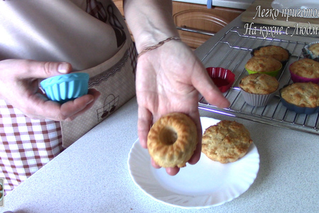 Ароматные кексы с яблоками и кокосовой стружкой. легко приготовить! : шаг 6