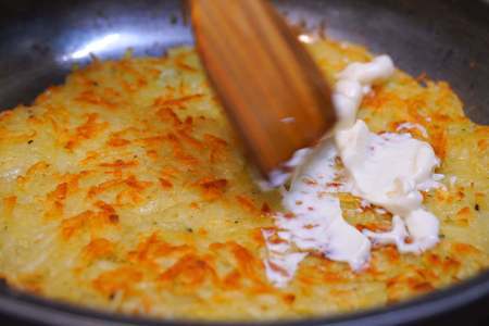 Картофельные драники с мясной начинкой и сыром: шаг 6