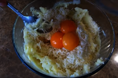 Картофельные гнезда с начинкой : шаг 3