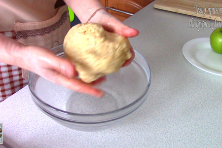 Яблочный постный пирог перевертыш с кремом: шаг 2