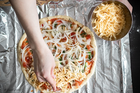 Лактовегетарианская пицца по мотивам pizza pugliese: шаг 12