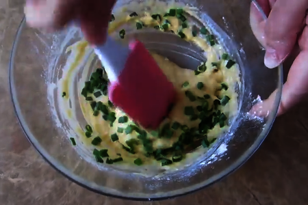 Бисквит с сыром и зеленым луком: шаг 5