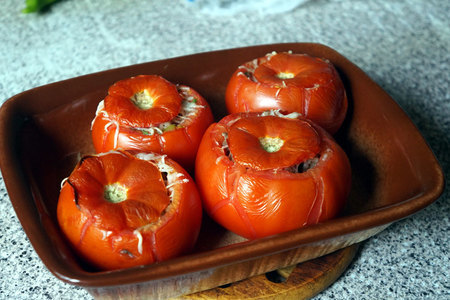 Фаршированные помидоры в духовке: шаг 14