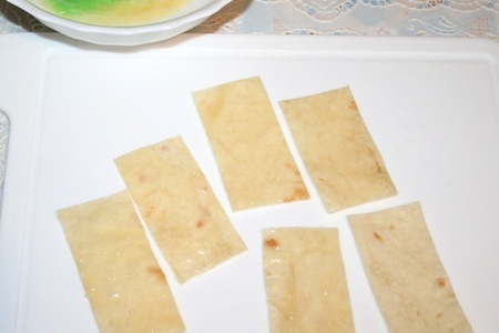 Овощной салат с креветками в тарталетках из лаваша: шаг 2