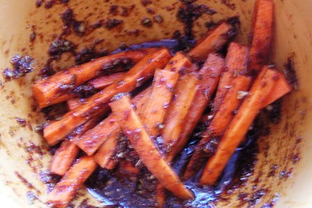 Голень индейки, шпигованная пряной морковью: шаг 1