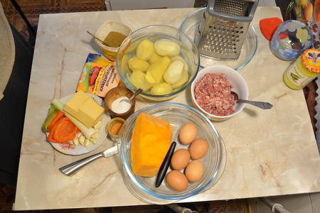 Картофельная запеканка с сыром и мясным фаршем: шаг 1