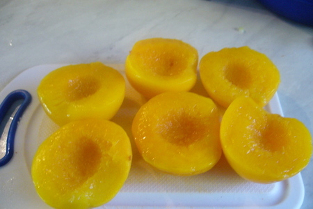 Персики с сыром в ореховой скорлупе: шаг 2