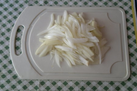 Колбаски с карамелизированным луком в тортильях #махеевънаприроде: шаг 1